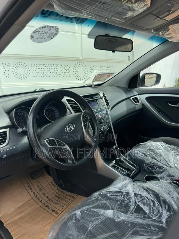 Hyundai Elantra SE Sedan FWD (1.8L 4cyl 6A) 2016 White