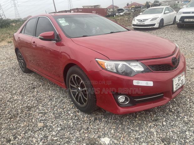 Toyota Camry SE Sport 4dr Sedan w/Prod. End 11/13 (2.5L 4cyl 6A) 2014