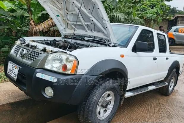 Nissan Hardbody 2016 White
