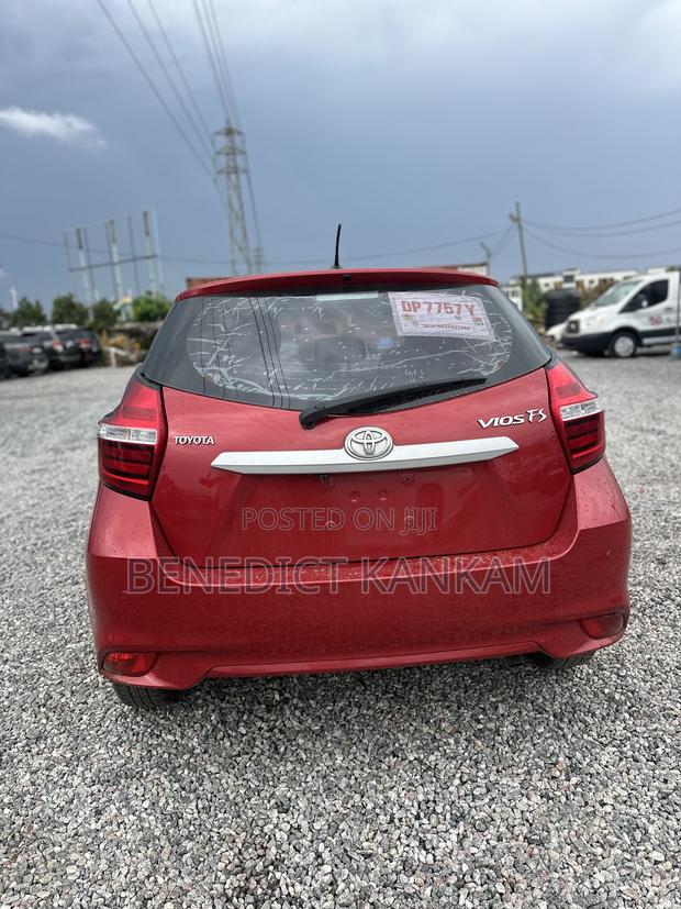 Toyota Yaris SE Hatchback 5dr 2018 Burgundy