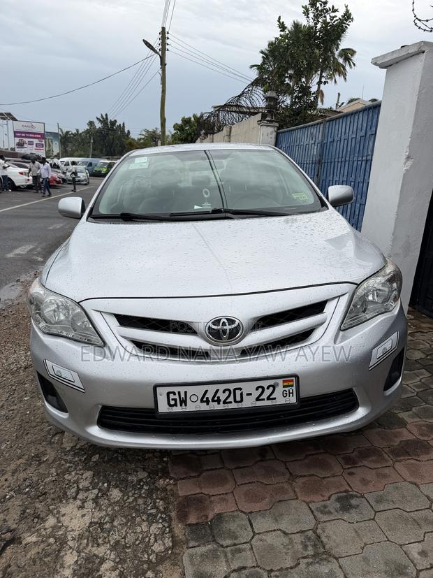 Toyota Corolla LE 4dr Sedan (1.8L 4cyl 4A) 2013 Silver