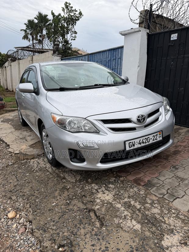 Toyota Corolla LE 4dr Sedan (1.8L 4cyl 4A) 2013 Silver