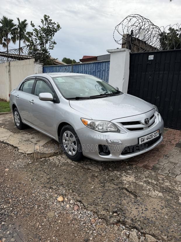 Toyota Corolla LE 4dr Sedan (1.8L 4cyl 4A) 2013 Silver