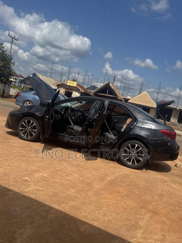 Toyota Corolla SE (1.8L 4cyl 2A) 2019 Black