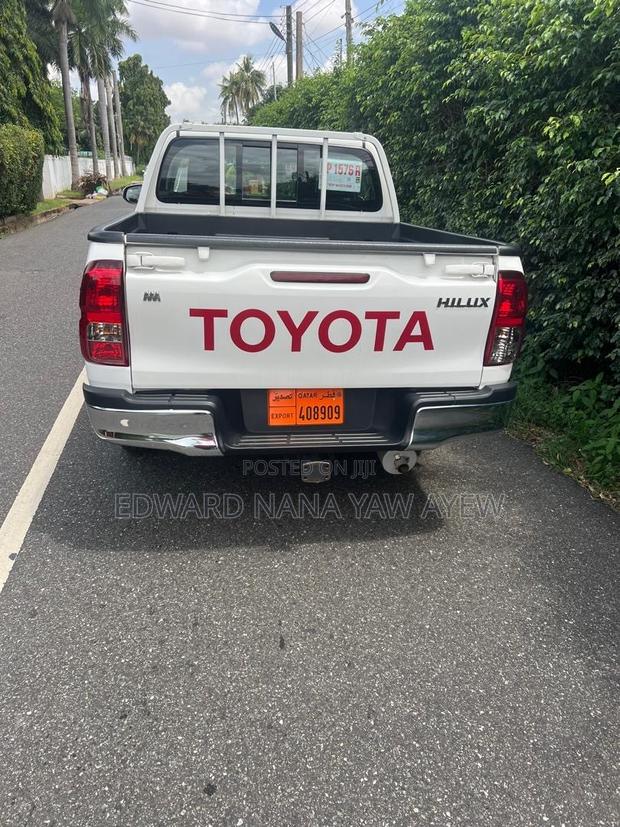 Toyota Hilux Revo Double Cab Petrol 2.7 AWD 2022 White