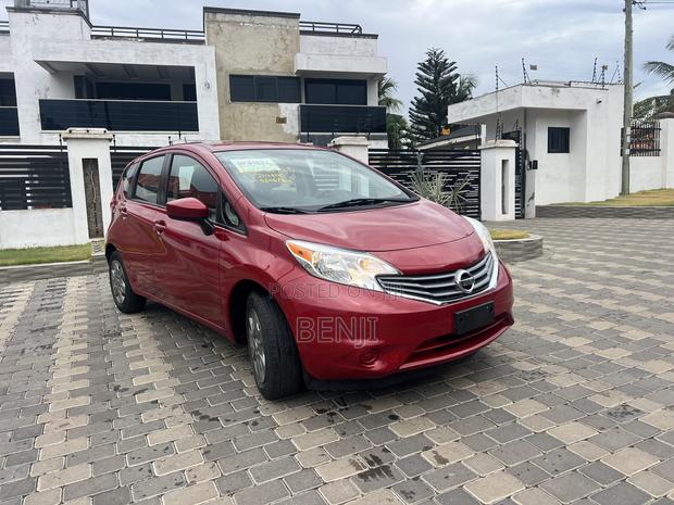 Nissan Versa 2015 Red