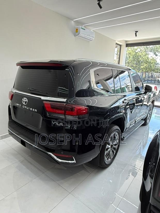 Toyota Land Cruiser 2025 Black