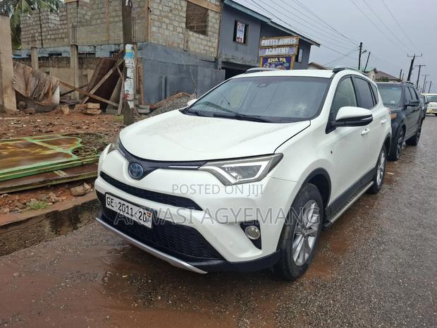 Toyota RAV4 2016 White