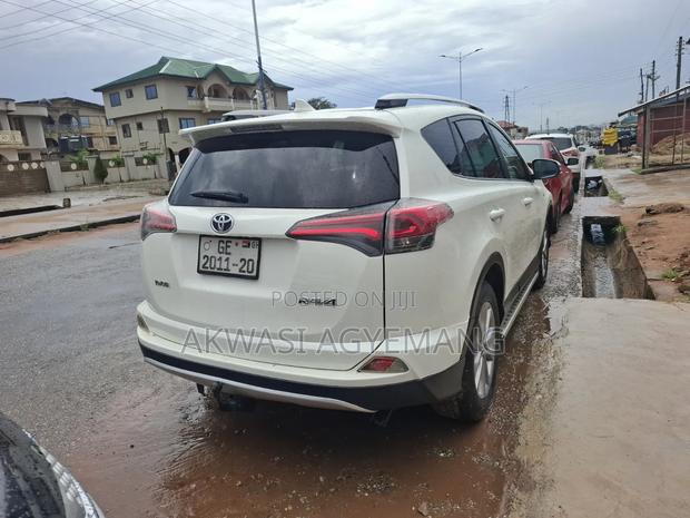 Toyota RAV4 2016 White