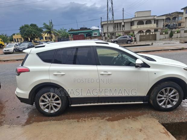 Toyota RAV4 2016 White