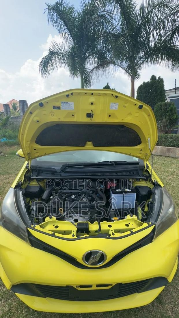 Toyota Vitz 1.5 FWD 5dr 2015 Yellow