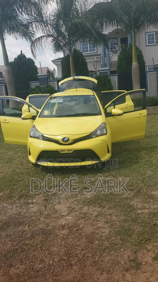 Toyota Vitz 1.5 FWD 5dr 2015 Yellow