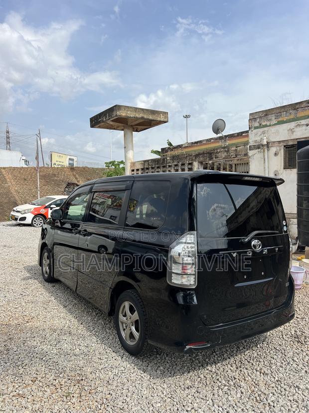 Toyota Voxy 2012 Black