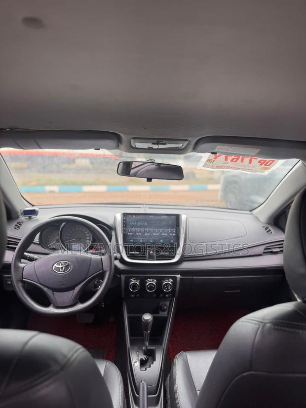 Toyota Yaris L Hatchback 5dr 2018 Red