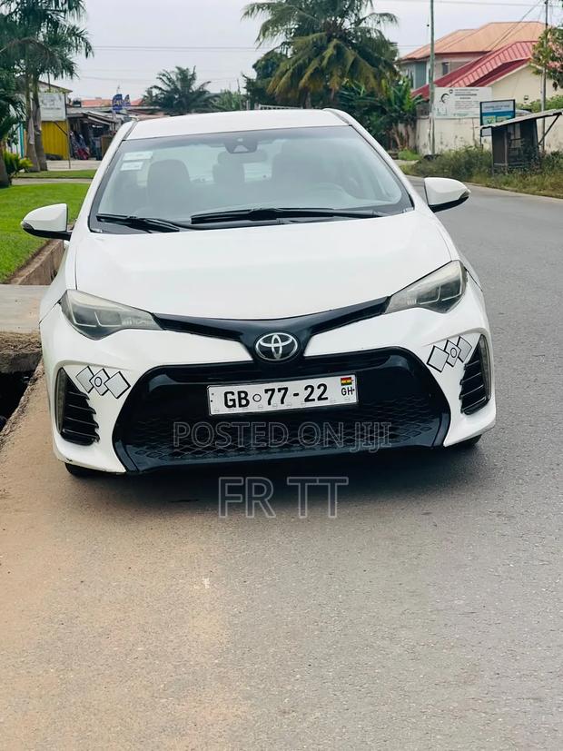 Toyota Corolla 2018 White