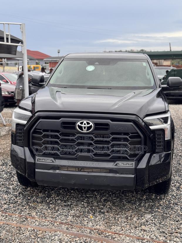 Toyota Tundra 2022 Black