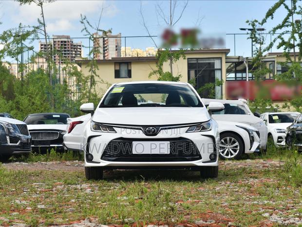 Toyota Corolla Hybrid 2024 White