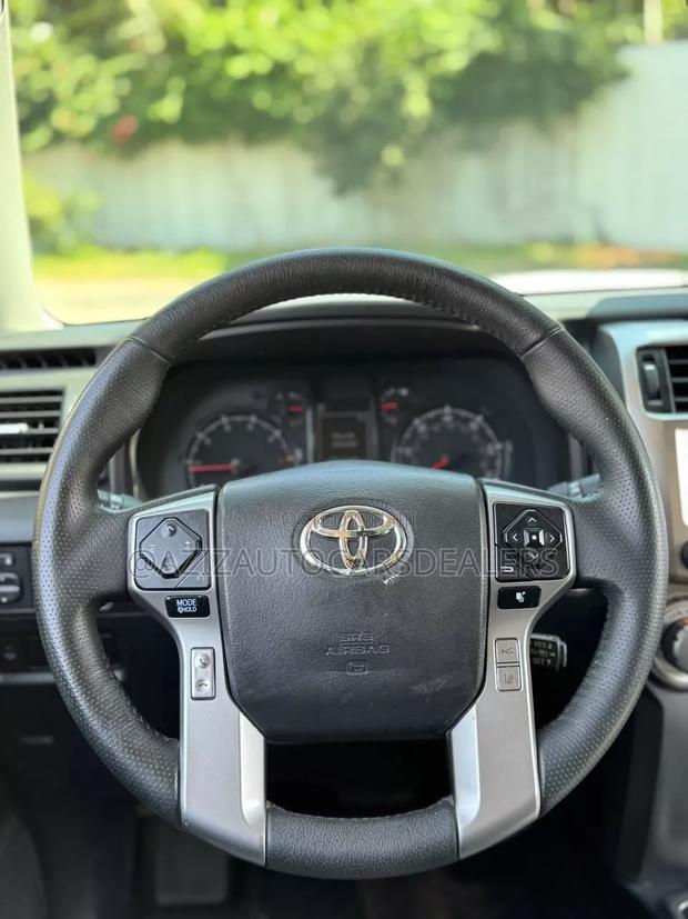 Toyota 4-Runner SR5 Premium 2021 White