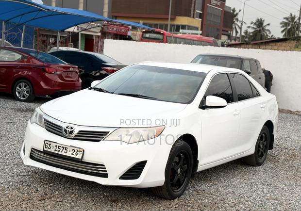 Toyota Camry LE 4dr Sedan (2.5L 4cyl 6A) 2013 White