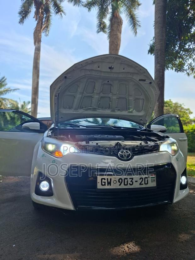 Toyota Corolla 2014 White