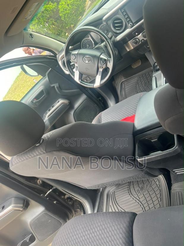 Toyota Tacoma 2022 Black