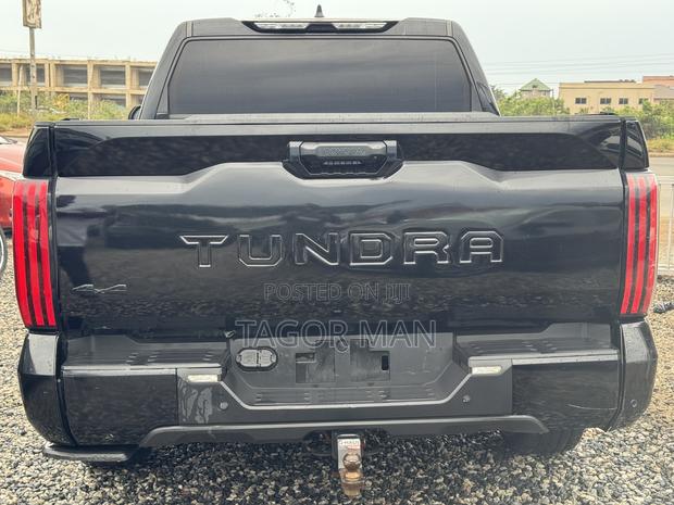Toyota Tundra SR5 2022 Black