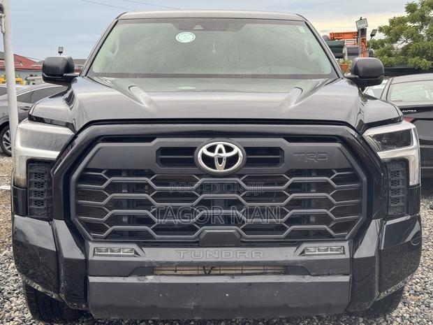 Toyota Tundra SR5 2022 Black