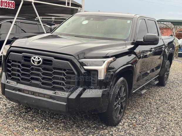 Toyota Tundra SR5 2022 Black