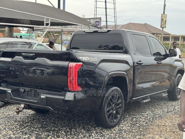 Toyota Tundra SR5 2022 Black