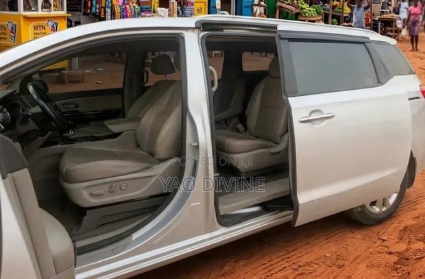 Kia Carnival 2016 Silver