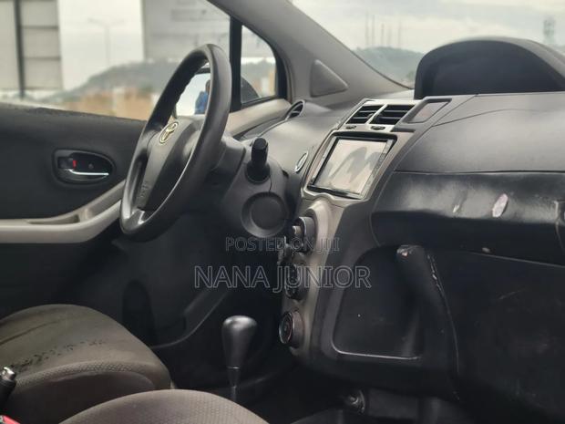 Toyota Vitz 2010 Black