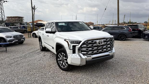 Toyota Tundra 1794 Edition CrewMax 4WD SB w/5.5' Bed 2025 White