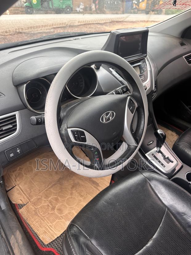 Hyundai Elantra 2012 Silver