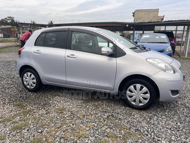 Toyota Vitz 1.3 AWD 3dr 2010 Silver