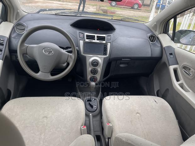 Toyota Vitz 1.3 AWD 3dr 2010 Silver