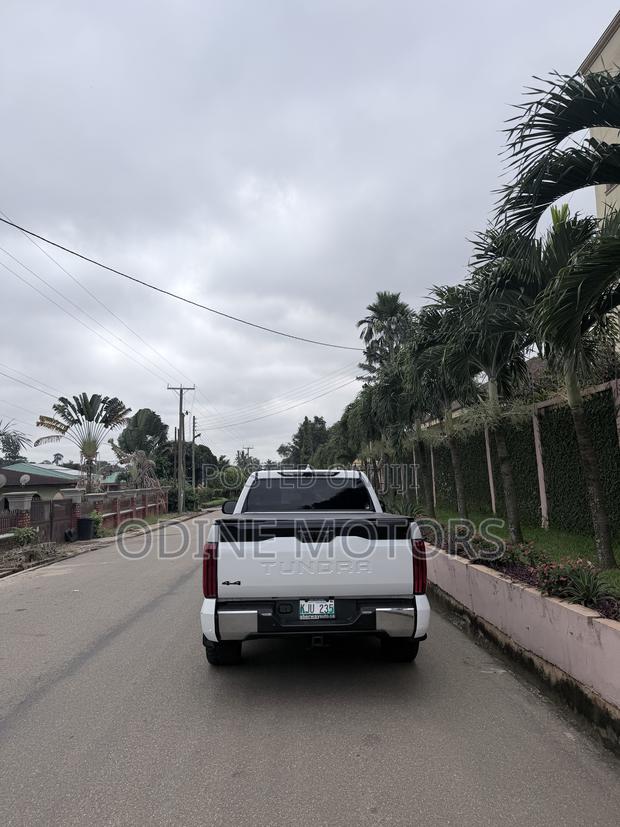 Toyota Tundra 2024 White