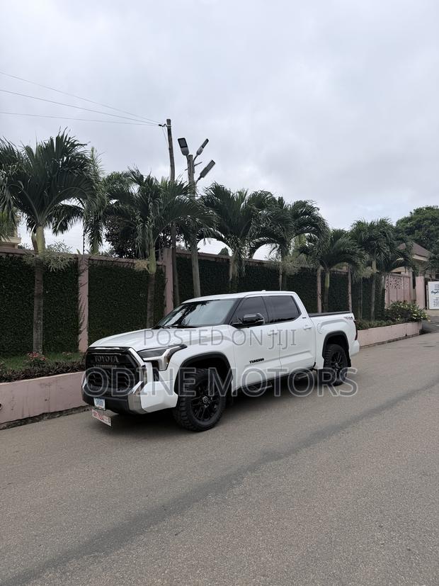 Toyota Tundra 2024 White