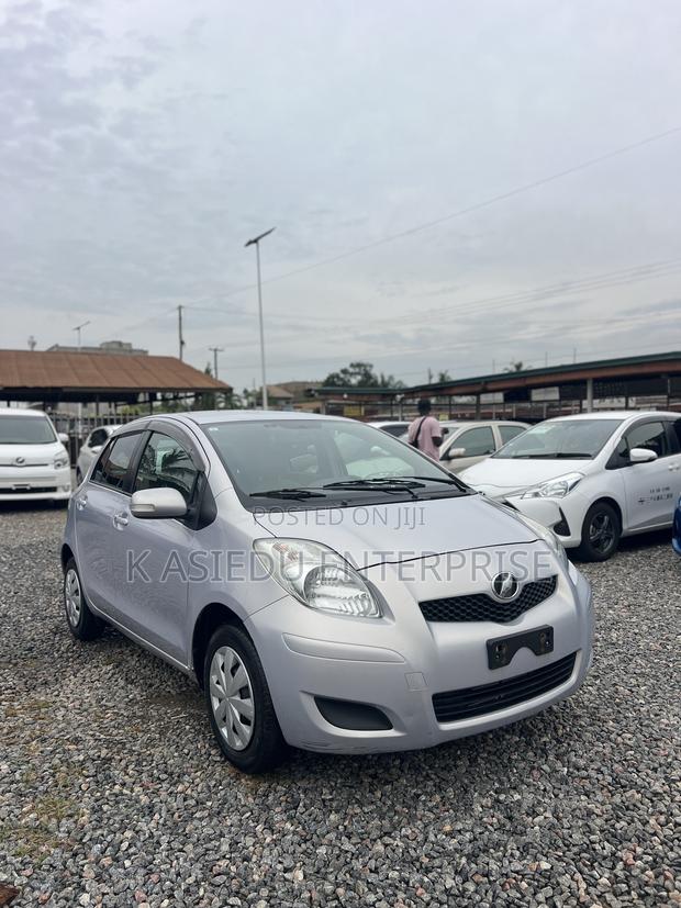 Toyota Vitz 1.3 AWD 3dr 2010 Silver