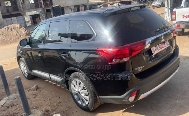 Mitsubishi Outlander 2017 Black