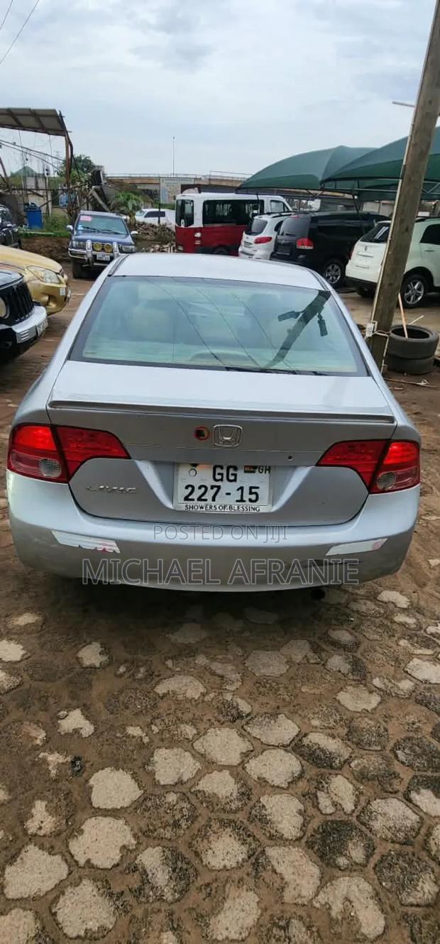 Honda Civic 1.8 5 Door Automatic 2010 Silver