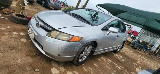 Honda Civic 1.8 5 Door Automatic 2010 Silver
