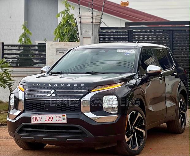 Mitsubishi Outlander 2022 Black