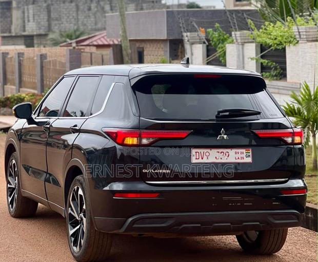 Mitsubishi Outlander 2022 Black