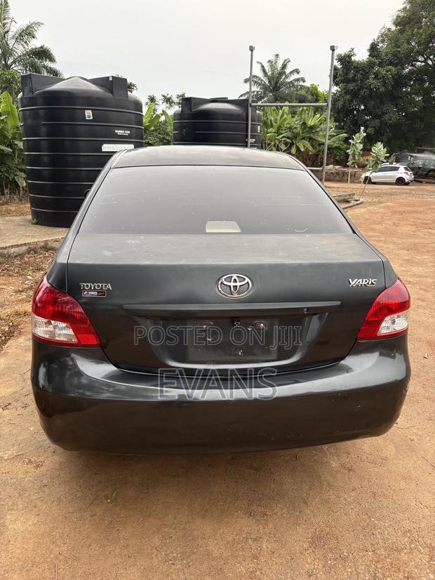 Toyota Yaris Base Hatchback 5dr 2010 Gray