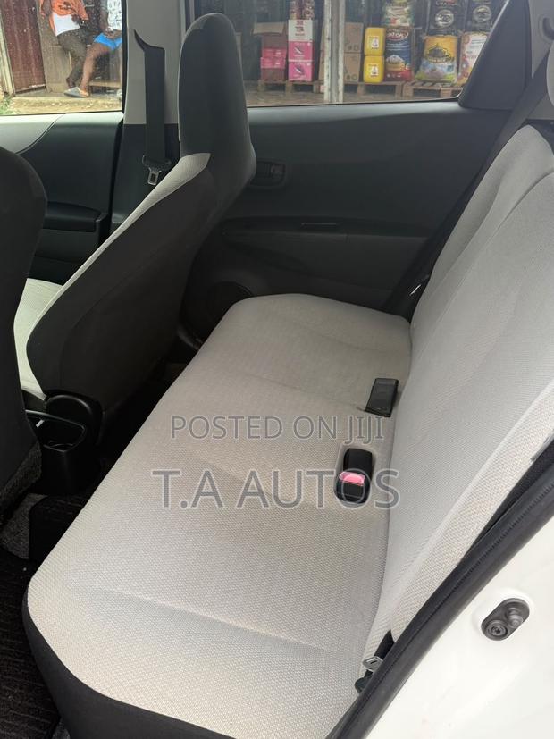 Toyota Vitz 1.3 AWD 5dr 2012 White