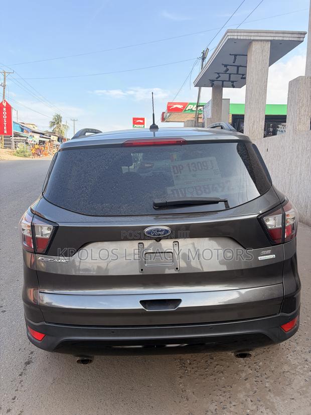 Ford Escape SE 4x4 2017 Gray