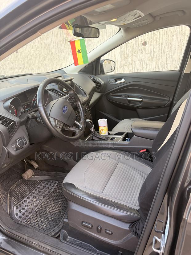 Ford Escape SE 4x4 2017 Gray