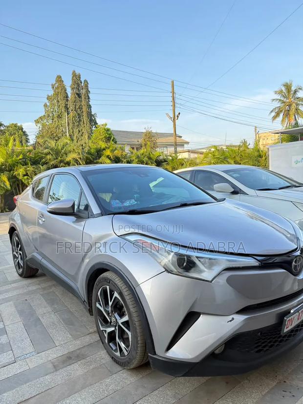 Toyota C-HR XLE FWD Sport Utility (2.0L 4cyl 2AM) 2018 Silver