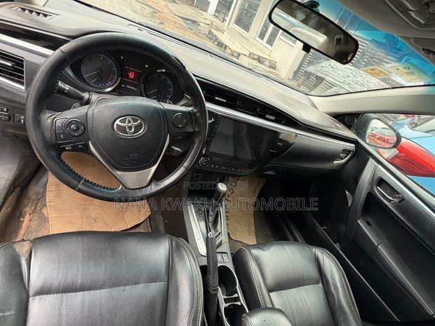 Toyota Corolla LE 4dr Sedan (1.8L 4cyl CVT) 2017 Gray