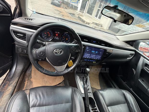 Toyota Corolla LE 4dr Sedan (1.8L 4cyl CVT) 2017 Gray